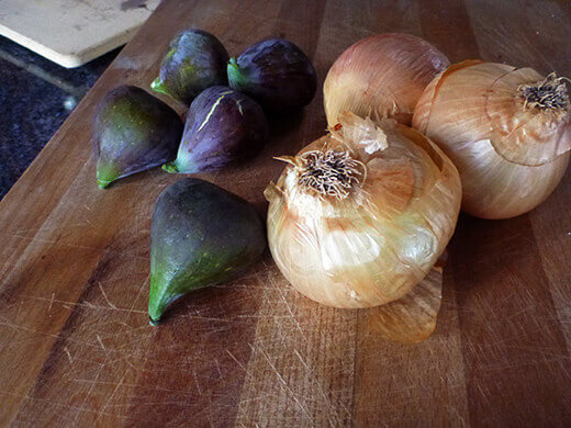 Roasted Fig Pizza with Caramelized Onion and Goat Cheese Fresh figs and onions