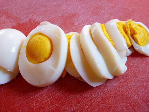 Perfectly hard-boiled eggs with perfectly cooked yolks