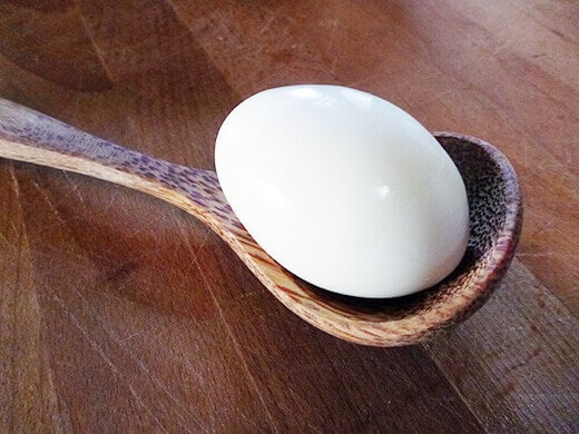 A perfectly smooth and shiny peeled egg