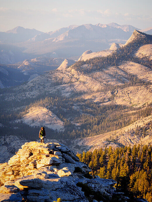 Hiking along the Cloud's Rest ridge