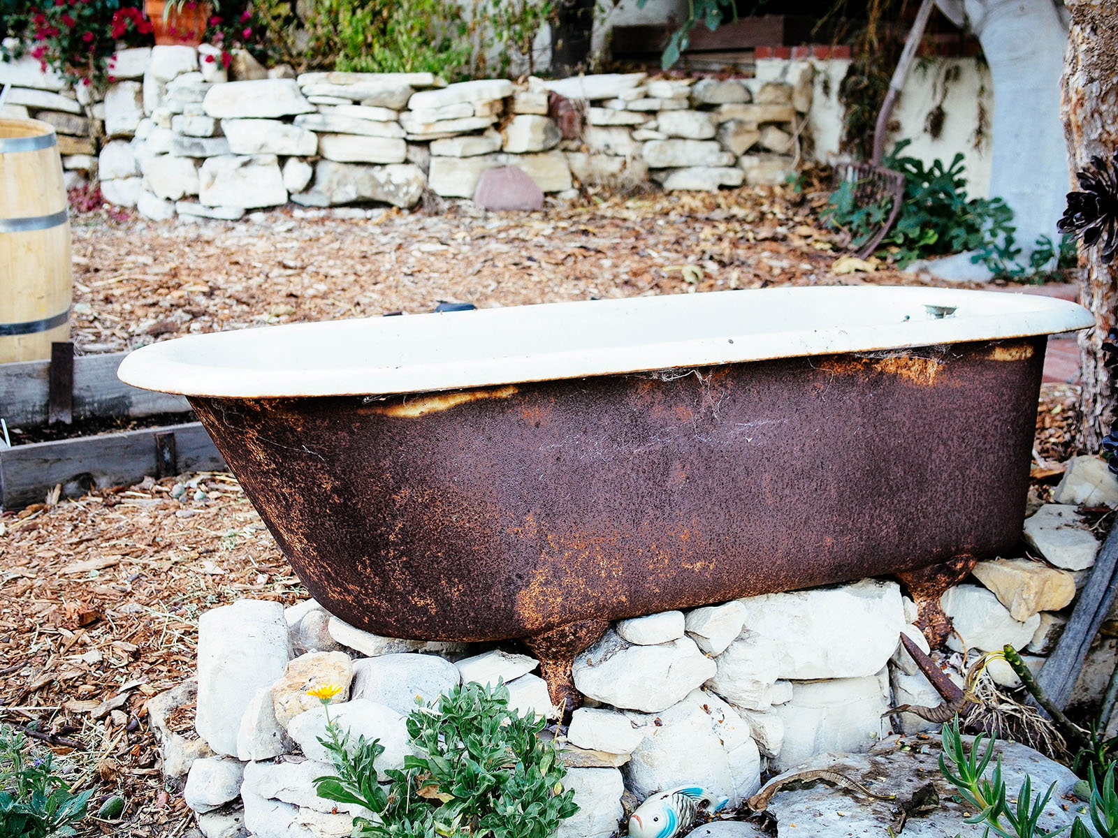 Enameled-steel clawfoot bathtub