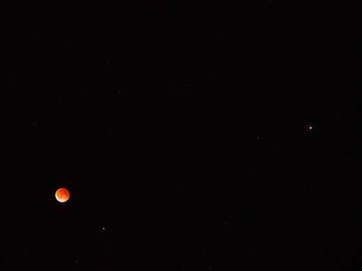 Blood Moon with Mars and Spica in the sky
