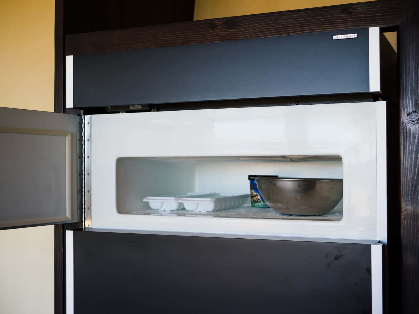 Solar-powered DC refrigerator and freezer