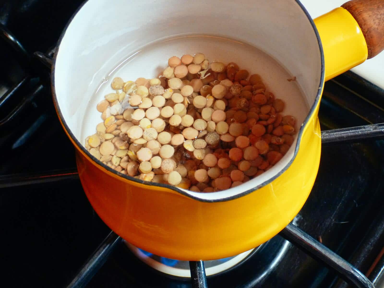 Cook up a hot treat of lentils, split peas, or oatmeal for your chickens