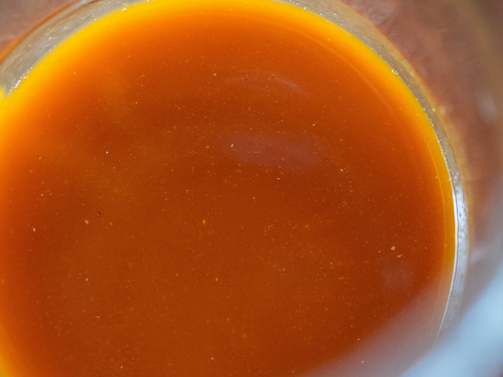 Strained fermented hot sauce made from chile peppers